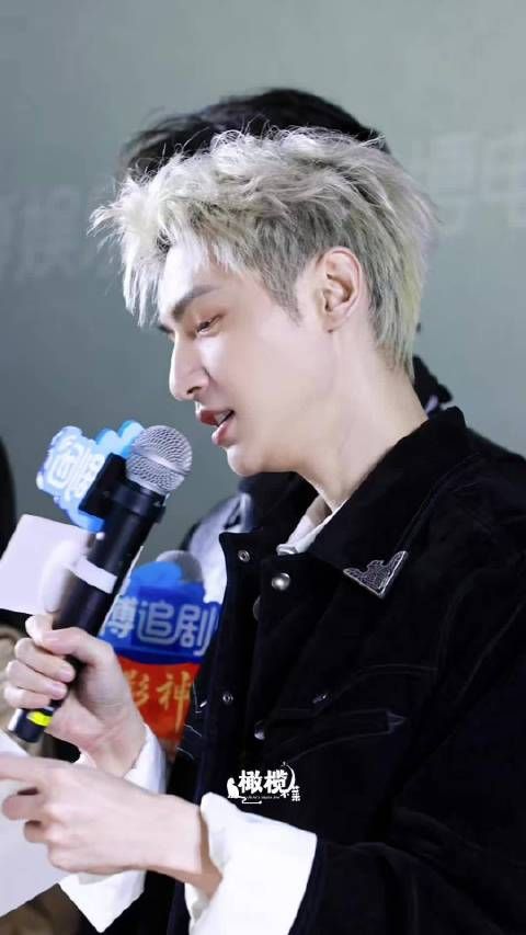 罗云熙绷住啊哈哈哈哈哈哈 即使是土味情话也可以一秒入戏，声音超好听