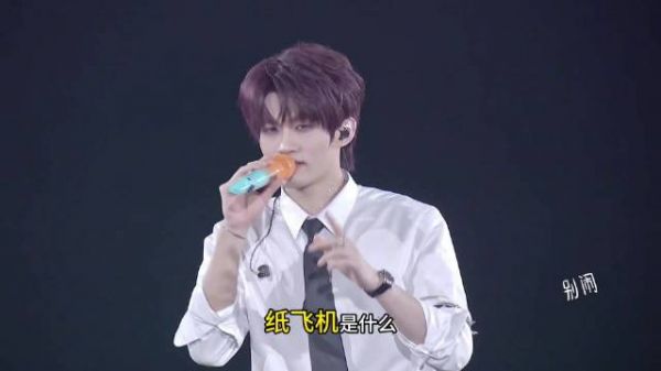 听云旗爱人如养花迎接新的一天
