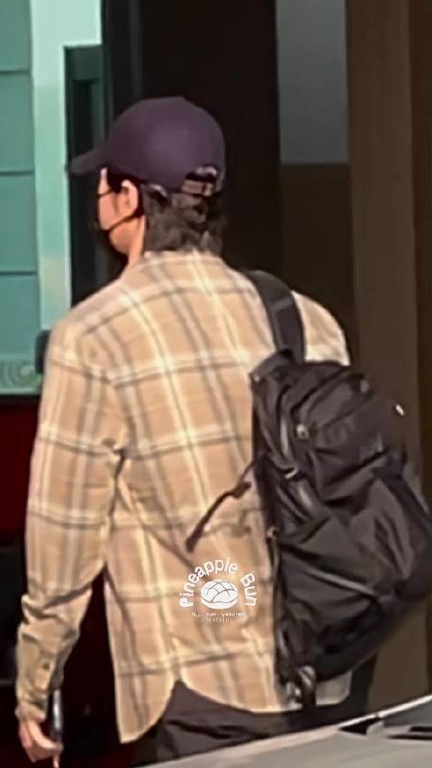 王一博北京出发马来西亚机场路透 一博起落平安，85号赛道平安