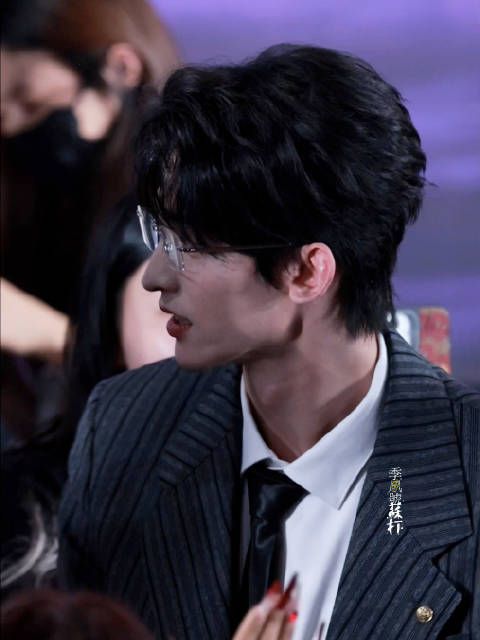 Let’s 感受无框眼镜+西装的男主能量