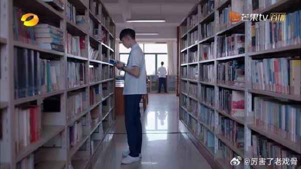 学渣跟踪学霸 照搬学霸看书，奈何看不懂