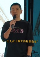 56岁戴军透露妈妈想谈黄昏恋，还给他寄追求者照片，叹：好几十个