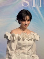 差点没认出这是陈小纭，姐你怎么了啊 上海时装周怎么有点不像了呢