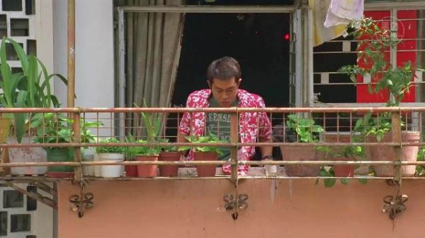 潜入搜查险抓包躲天花板硬币掉落踩空开打