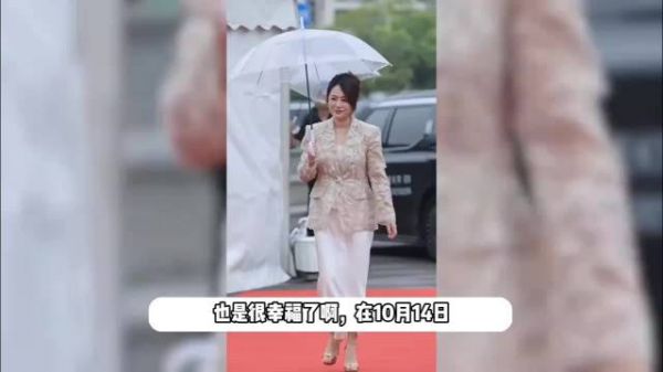 网友偶遇马丽一家三口散步 6岁儿子正脸曝光像妈妈
