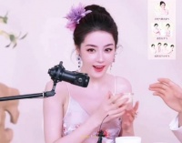迪丽热巴直播称想试asmr 露天真可爱表情