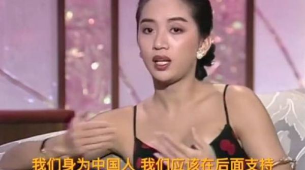 1992年采访梅艳芳的视频,真是一位三观超级正的艺人