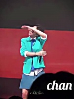 现实中的他看起来乖乖男，在舞台上跳出了海王的气势 @王一博·YIBO