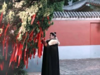 红线寄来生，愿来世早早与你相逢，平淡相守，青丝至白头