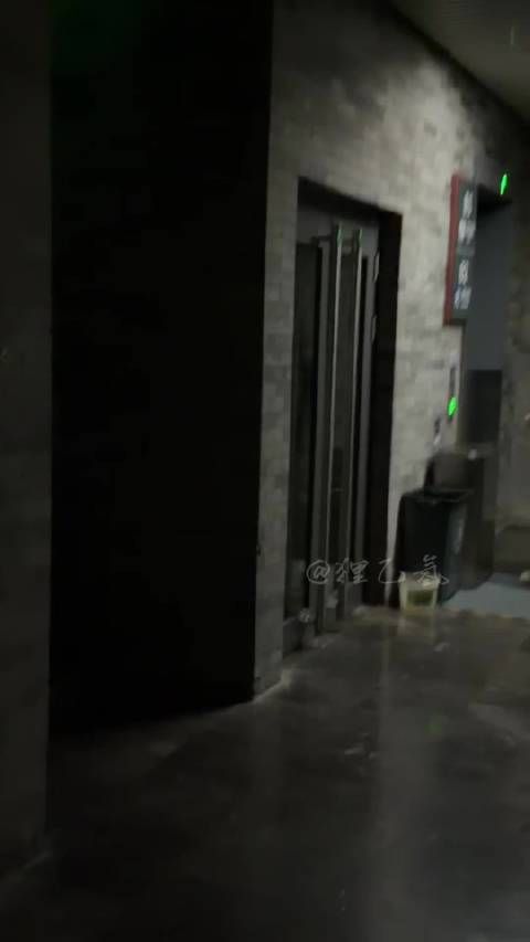 2026.10.15 广德楼上下班 冷冷酷酷的再见机器 但意外出现了超萌瞬间