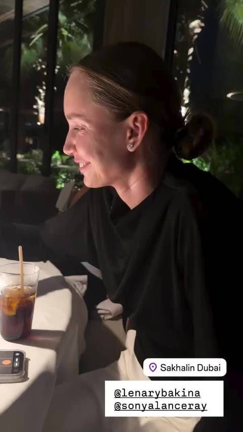 莱巴金娜与闺蜜迪拜夜游续