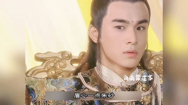 真不怪观众为他打抱不平,顶着这张脸总是演爱而不得的男二,能不让人意难平吗