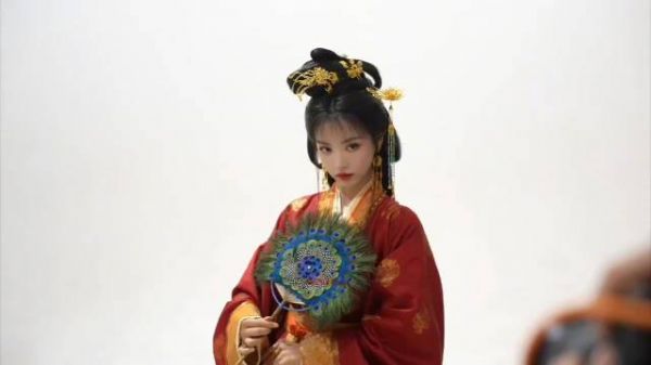 田曦薇嫁金钗靠声音分饰两角