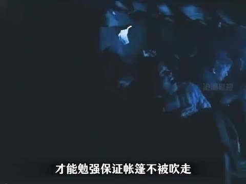女孩隔墙扔面包,同胞饥饿之手将其扑灭