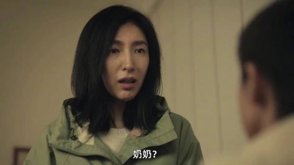 妈妈穿越平行时空见儿子,强行带回遭反抗大门关闭