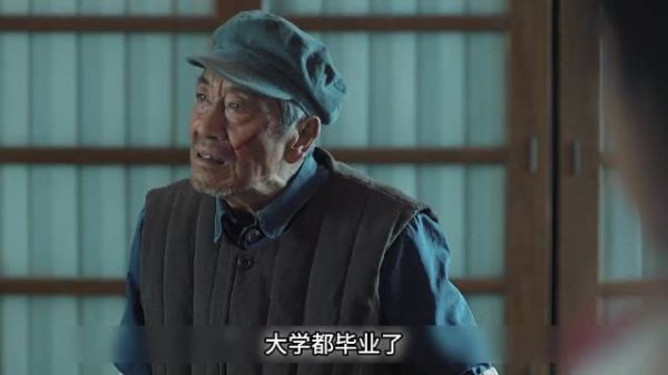 小伙偷粮食喂狗，没想到背后隐藏着一件伤心往事