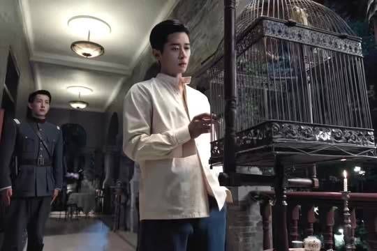叶平君为他人求情勾起虞昶轩妒火,车内索吻被簪刺伤,爱恨拉扯氛围感狠狠拿捏