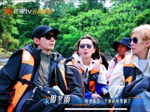 好意外周冬雨私下也看古偶仙侠剧!不过好看的剧无论什么题材都会吸引人去看的