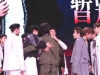 曾辉淘汰李光洁落泪，披哥舞台兄弟情动人