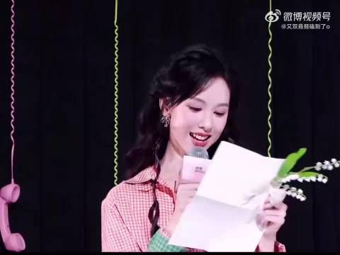 陈都灵生日许愿小铃铛,盼幸福健康属于每个人