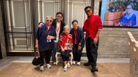 古天乐提前庆祝56岁生日，生病一周仍唱十多首歌，妈妈和罗兰到场支持