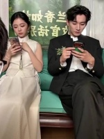 哈哈哈哈哈哈哈没有人告诉谭松韵刘学义在直播吗？