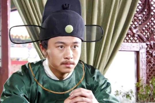 胡惟庸得知李进每天都向身在黄山行宫的朱元璋递奏密折被吓坏了