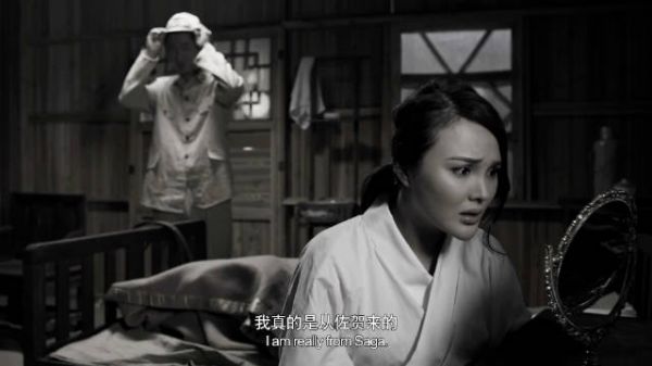 新井这小子最精了，专门装认不出来