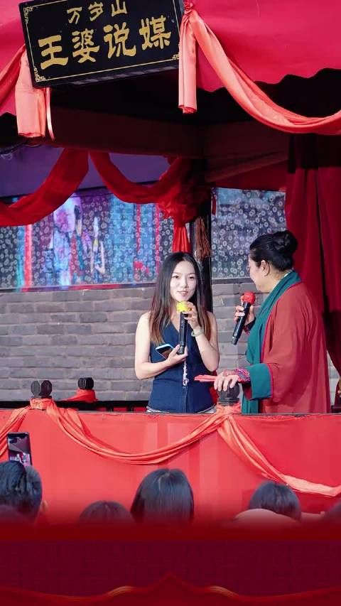 王婆说媒现场女嘉宾相中摄像师，25岁陕西姑娘牵手开封小伙