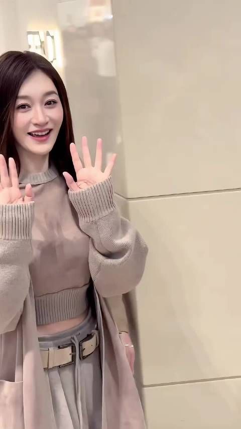 李小冉辟谣离婚后忙事业,11年婚姻年年有戏拍