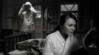 新井这小子最精了，专门装认不出来