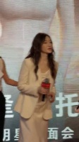 李小冉跟粉丝说：爱我之前要先爱自己