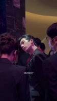 感受此男红毯魅力时刻，这个最有腔调的男人果然不一般啊