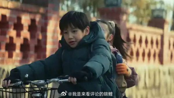 继业学会骑自行车 给班花当专属司机,两小无猜太甜抓娃娃!