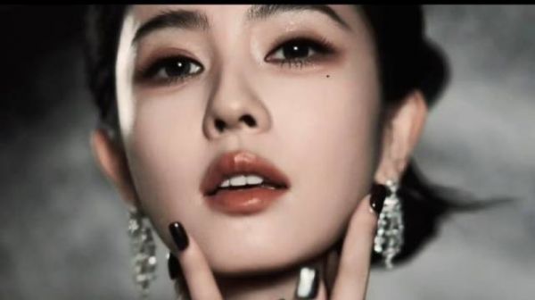 白鹿女王登场气场全开 今晚解锁高光时刻