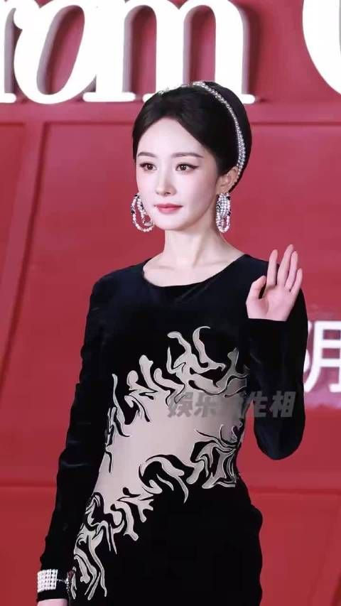 压轴女王杨幂太美了，好大气从容的感觉
