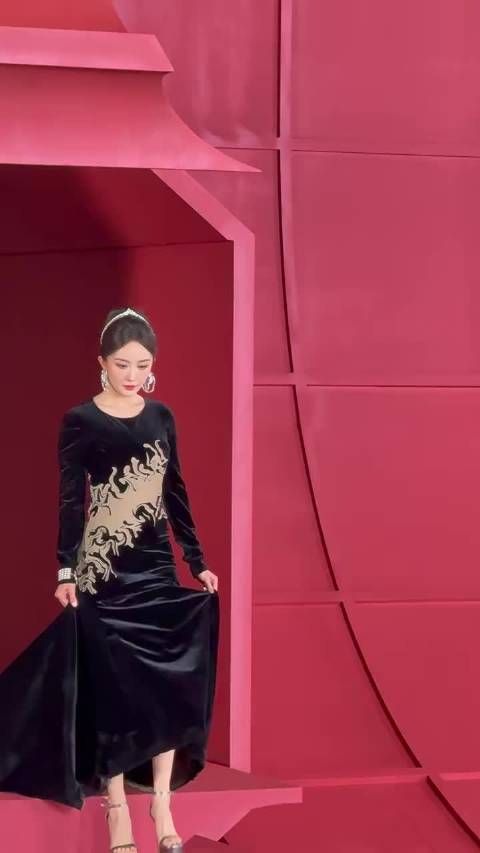 杨幂不愧压轴,妥妥幂女王来的
