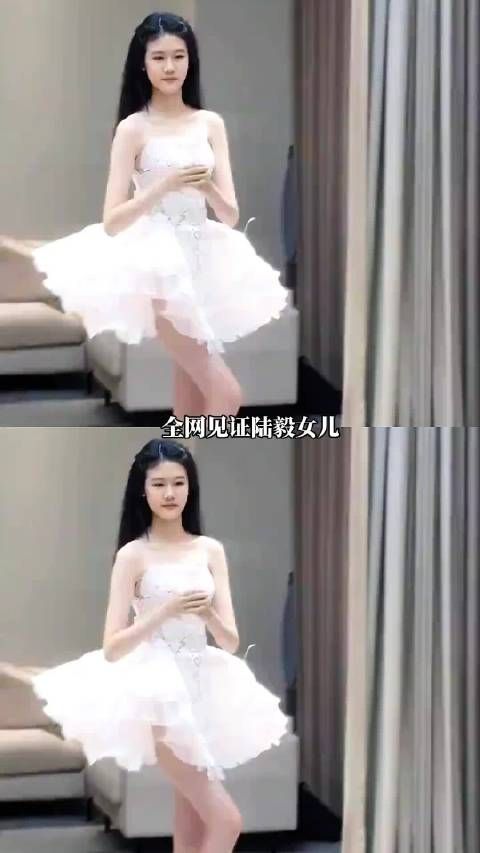 鲍蕾亲自给贝儿做造型，母女同框似姐妹