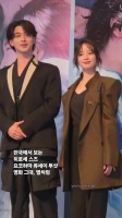 无奈比心，最后比个圆圈出来我真是看一次笑一次