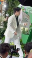 樊振东亮相金典牛奶品牌见面会 清爽状态引现场氛围拉满