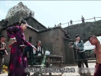 八路连长遭到鬼子围攻掉下悬崖，却被路过的白马救了一命 ！