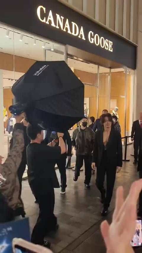 袁弘带胡歌武汉吃热干面，胡歌称以前吃的都是假的