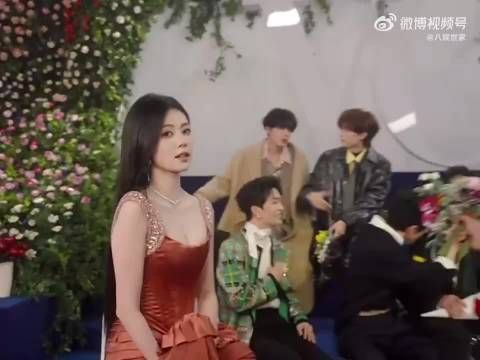 白鹿王星越VOGUE后台同框