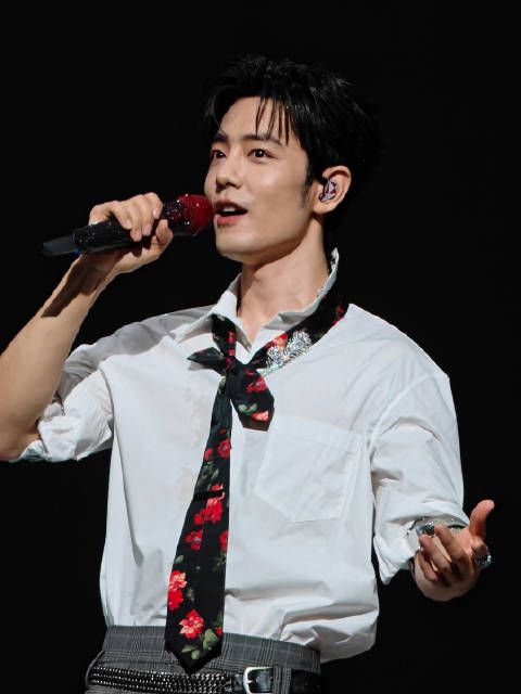 肖战个人演唱会首场南京站开场,欢迎来到南京