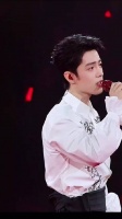 肖战演唱会现场好红好壮观，内场见证盛况