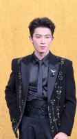 亮相VOGUE活动的王星越 今日矜贵公子来了，Tiffany石上鸟珠宝很耀眼
