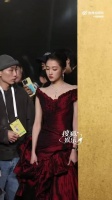 关晓彤一袭复古美裙衬出出众气质