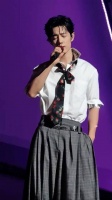 肖战出道十年首次巡演南京开唱，演唱我们归零等歌曲