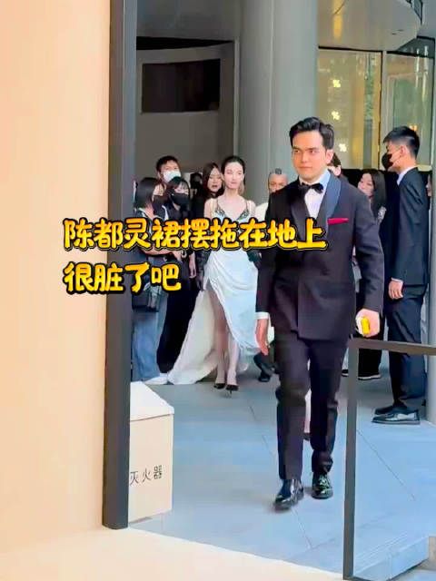 陈都灵上海活动穿特别定制白裙,同场杨紫琼刘涛秦海璐