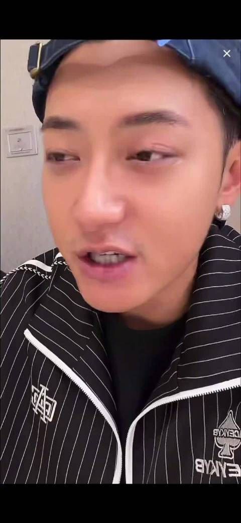 黄子韬直播回应近期争议